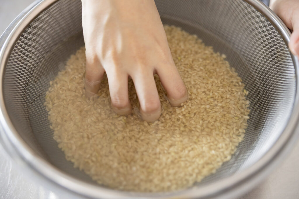お米を研ぐ画像
