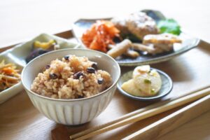 玄米の栄養が詰まった美味しいご飯の食卓